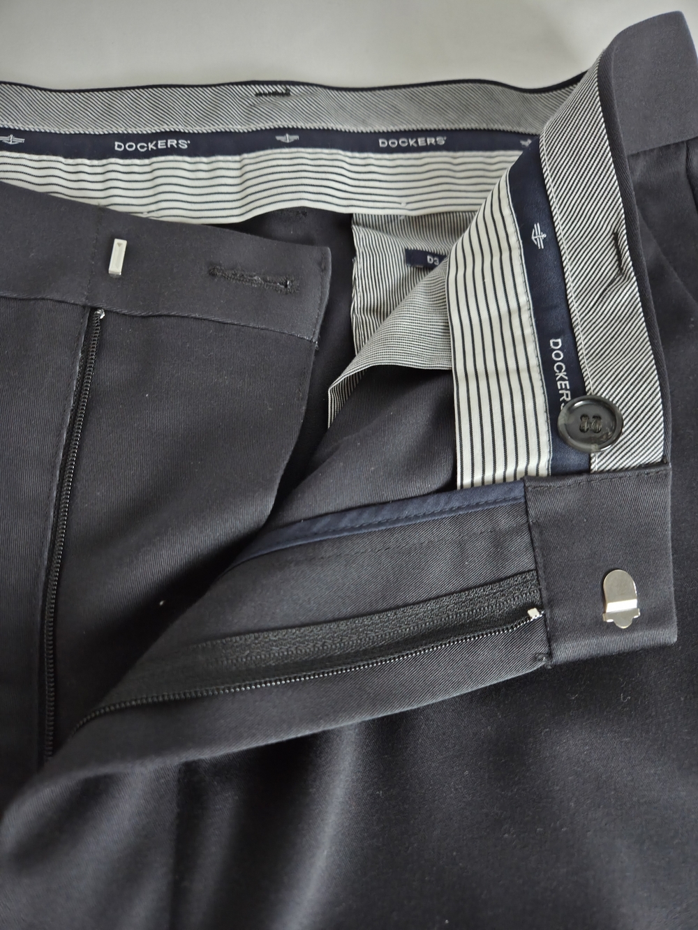 36"x30" DOCKERS DRESS SLACKS..Black.